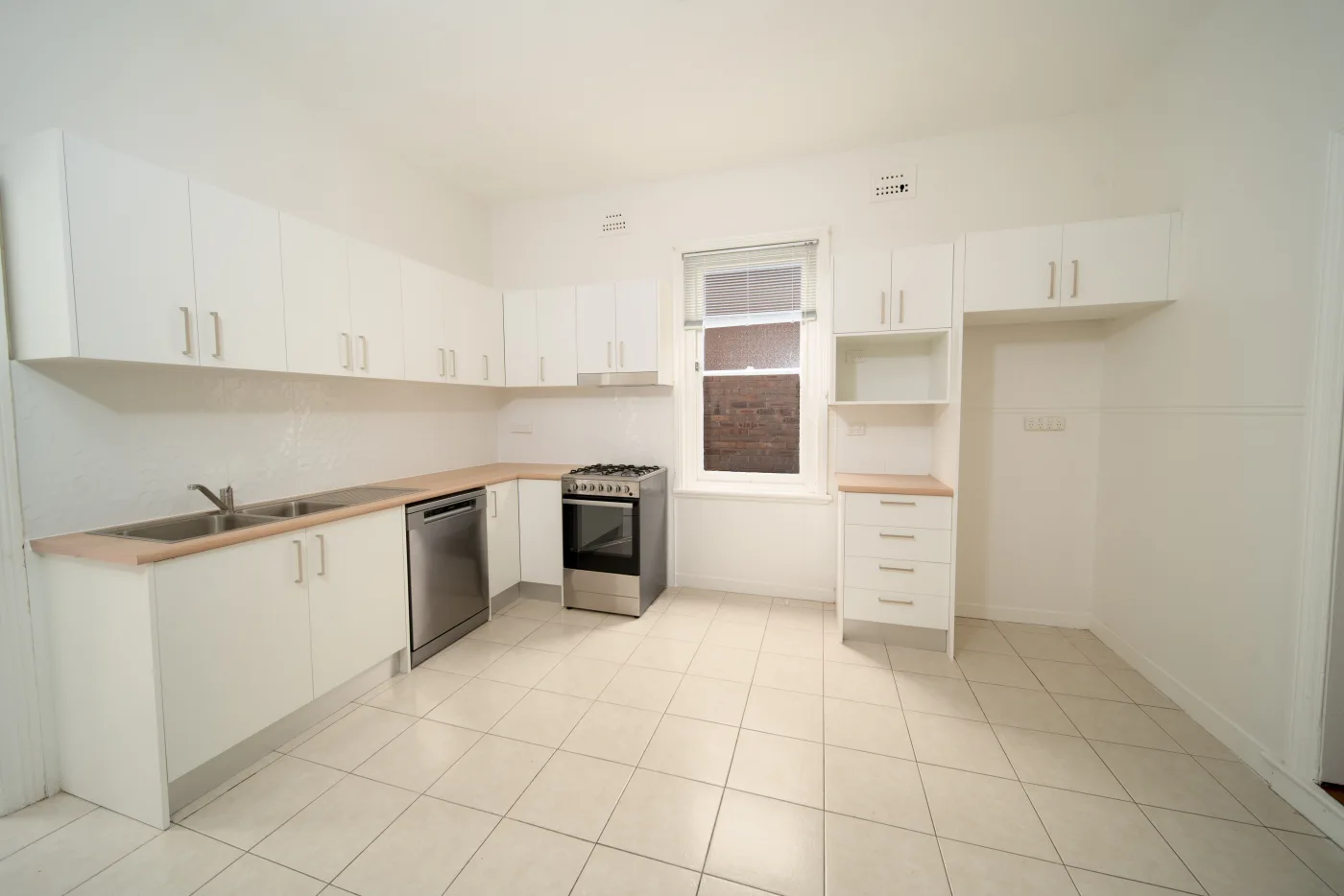 Real Estate - Petersham 7