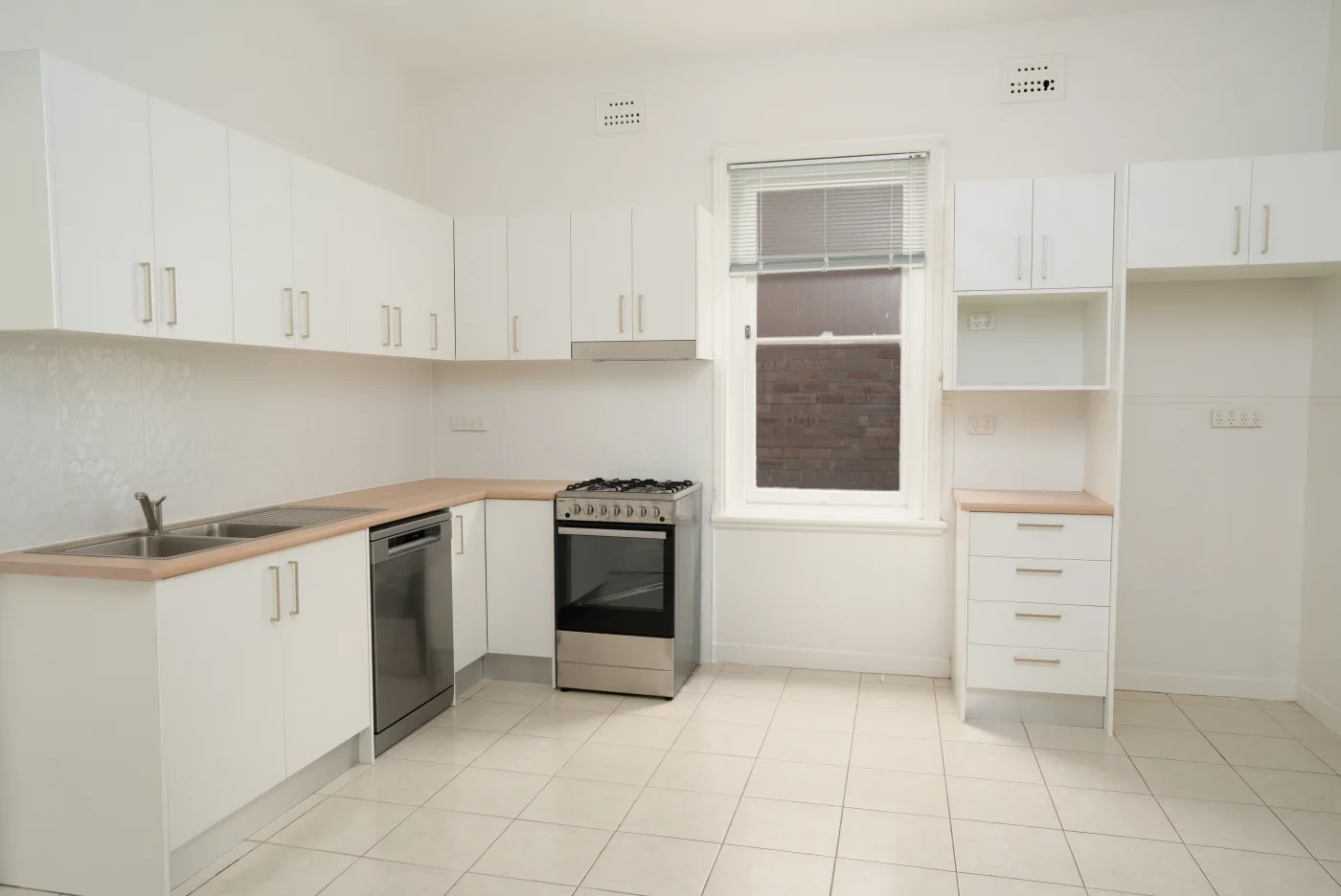 Real Estate - Petersham 10